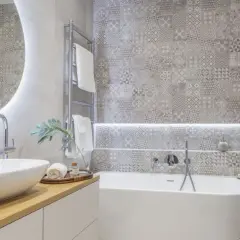 Najlepsze pomysły na ściany w małej łazience - 10 inspiracji