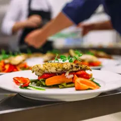 Assiette w kuchni: talerz czy kompozycja dań? Poznaj tajniki