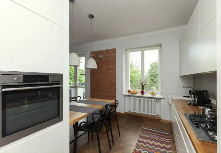 Jak zabudować kaloryfer pod oknem: 5 prostych kroków i porady