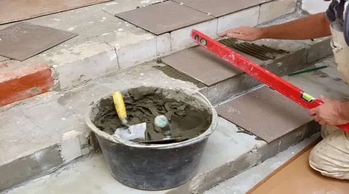 Jak obliczyć ile płytek na schody: Prosty sposób na dokładny wynik