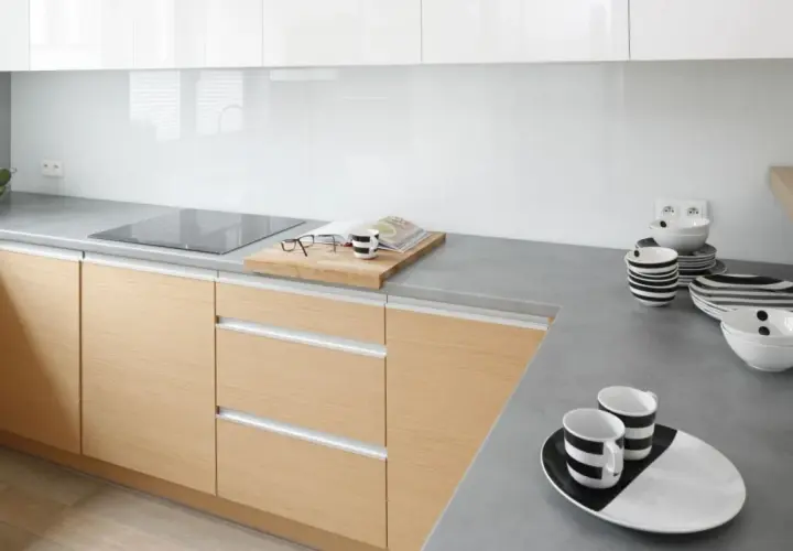 MDF czy laminat: Który materiał lepszy do kuchni? Porównanie
