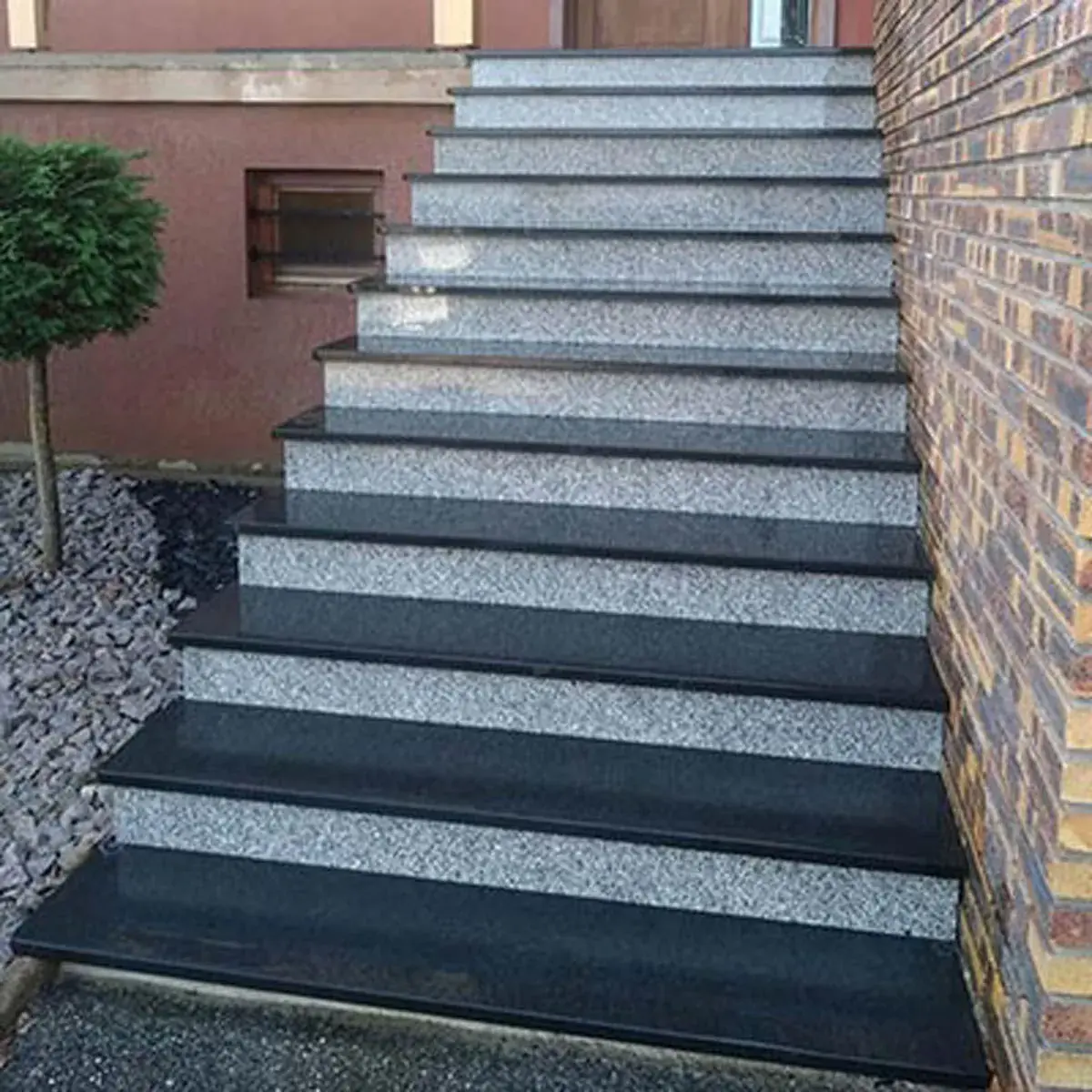 Czym wyczyścić schody granitowe: 7 skutecznych sposobów